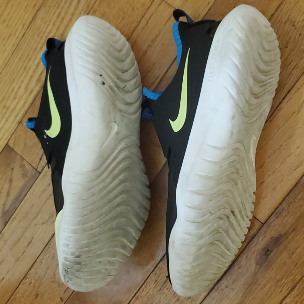 Shoes - Picture 4 of 6